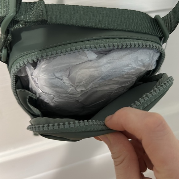 Lululemon Grey Eucalyptus Easy Access Cross Body Bag - Picture 5 of 8